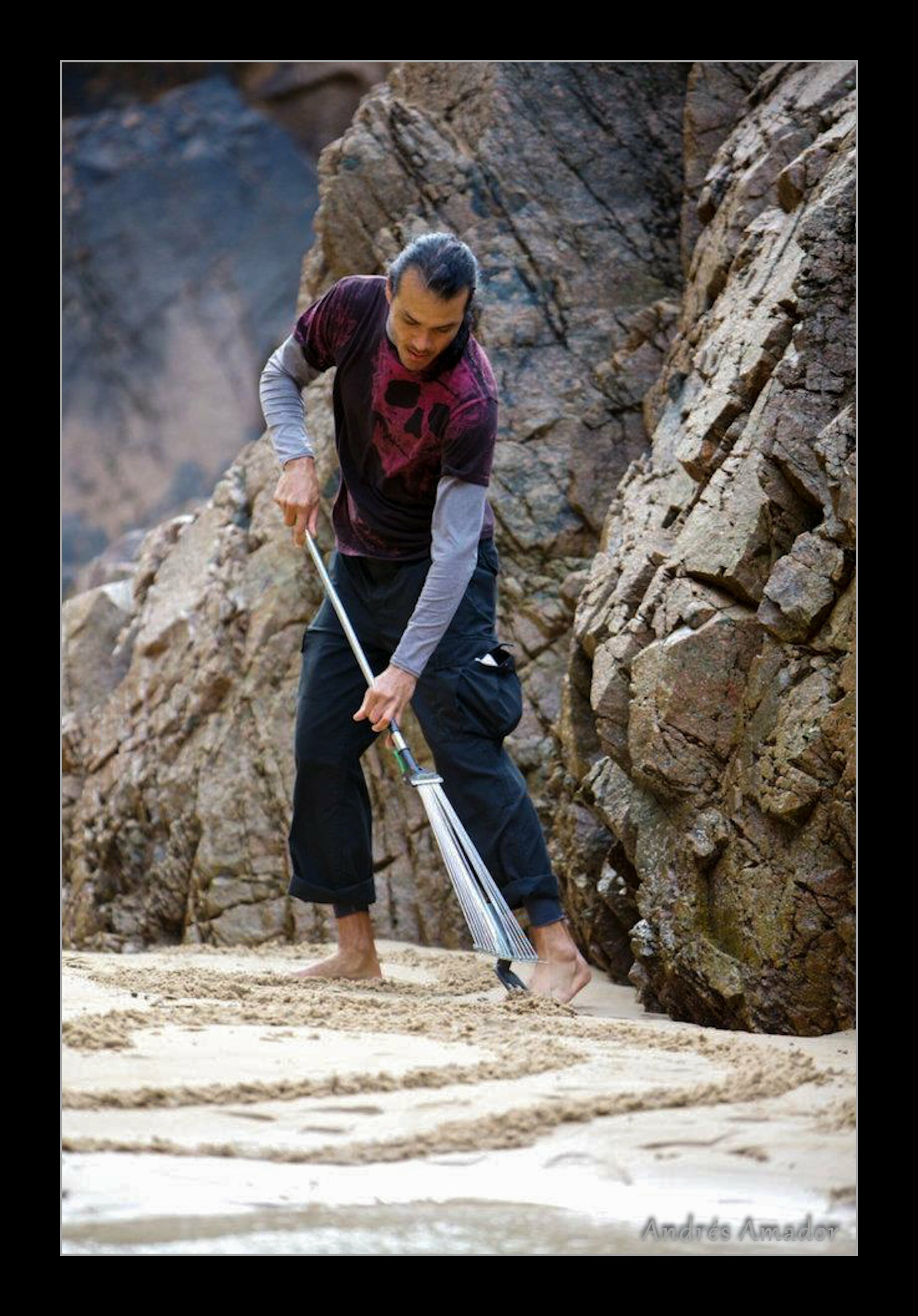 Jersey Beach Art Festival. Andres working. Photo: Stepane Gimenez Photography